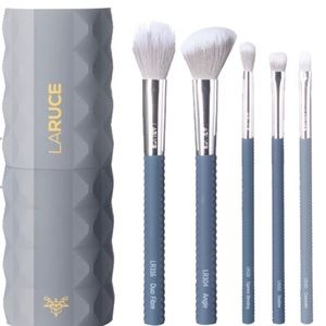 NWT Laruce Christine set make brushes and travel case